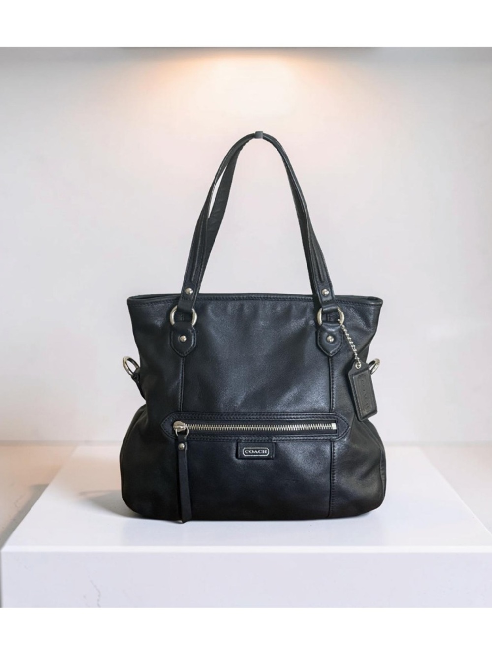 Coach Daisy Mia Black Leather Tote Bag with Front Zip Pocket! - Picture 1 of 11